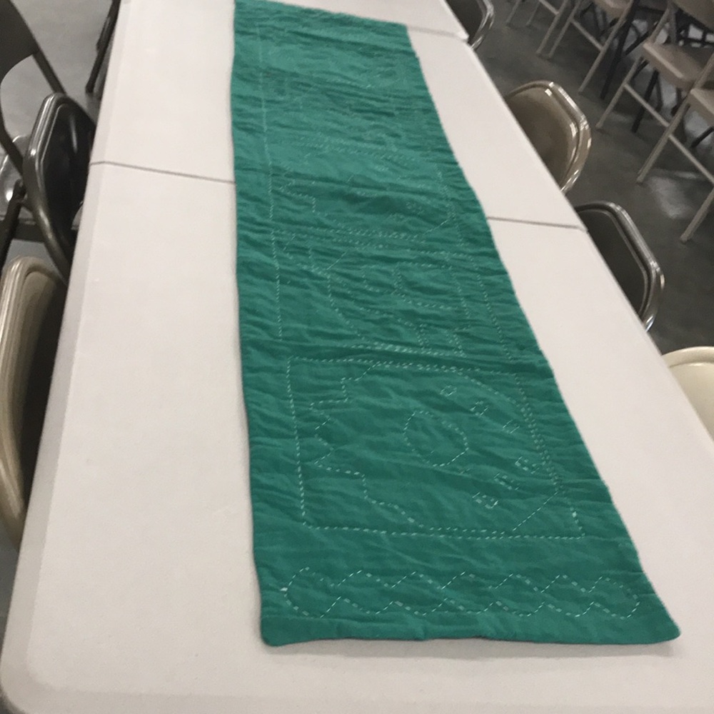 Vintage Christmas Table Runner - Picture 7 of 10